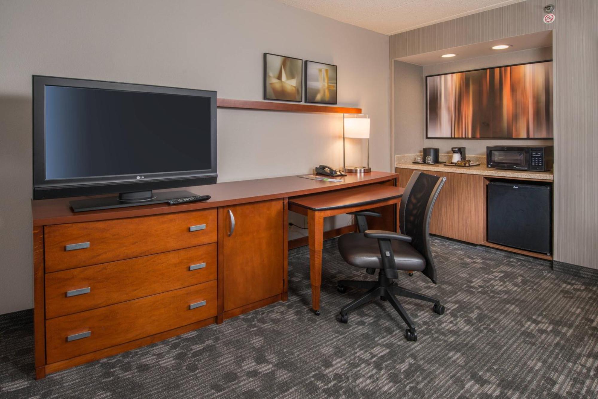 Hotel Courtyard By Marriott Fair Oaks