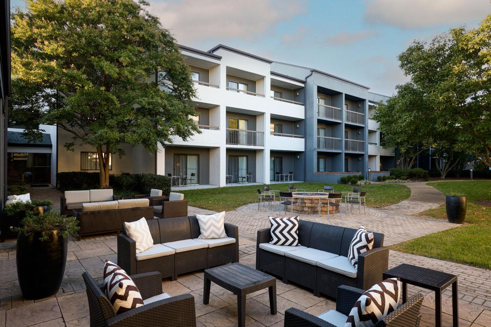 Courtyard By Marriott Fair Oaks Hotel 3*