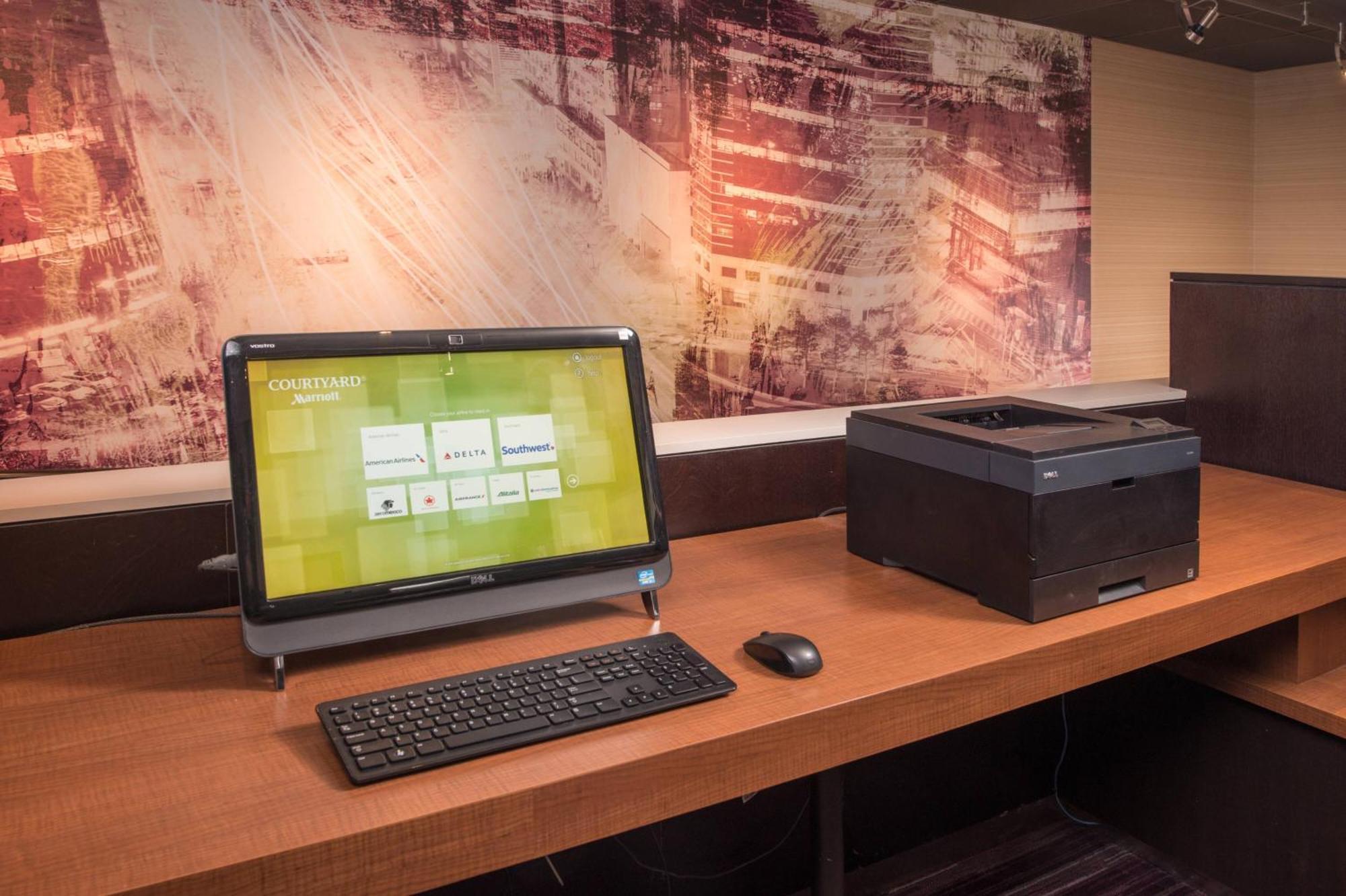 Courtyard By Marriott Fair Oaks