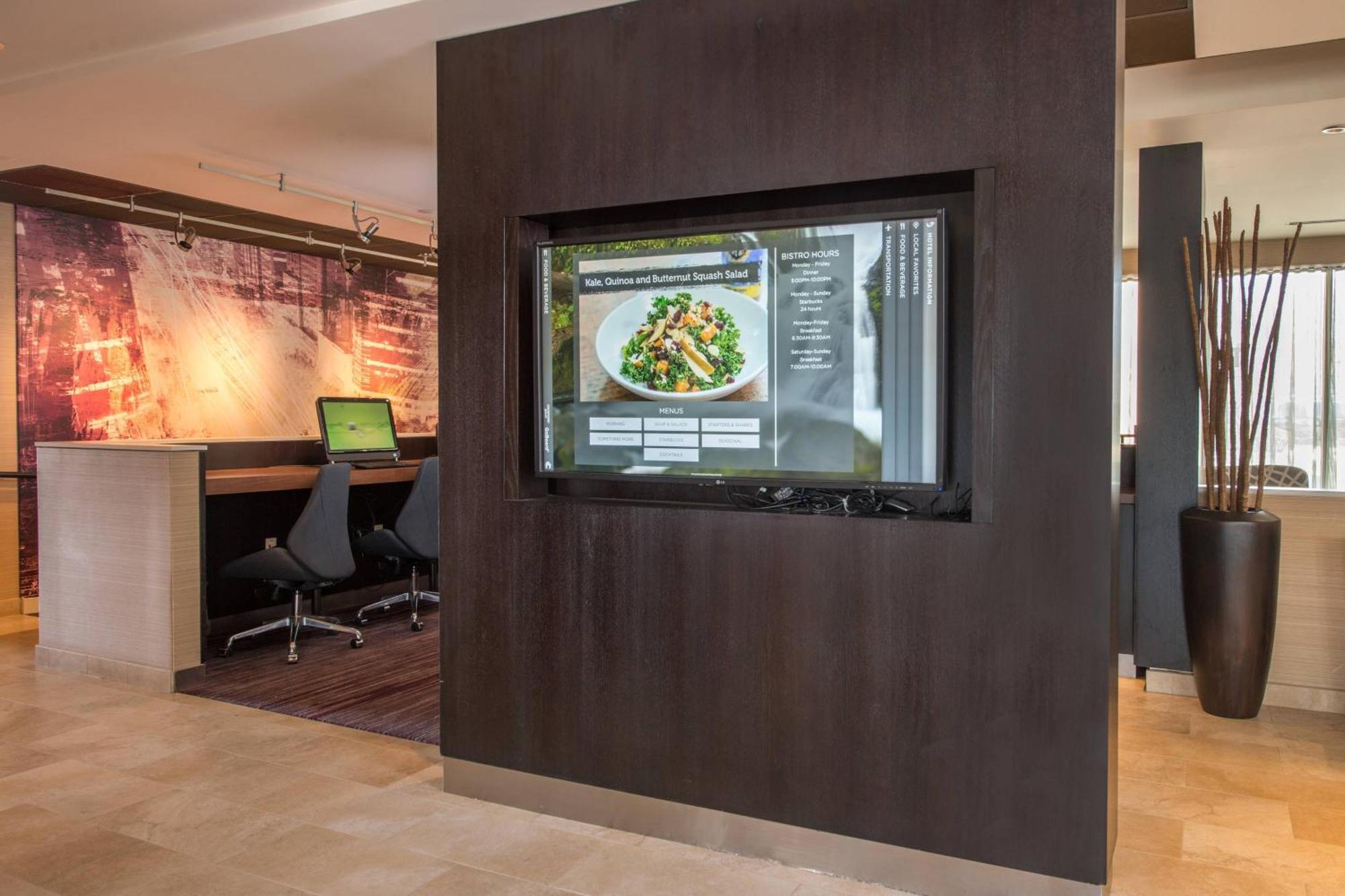 Courtyard By Marriott Fair Oaks